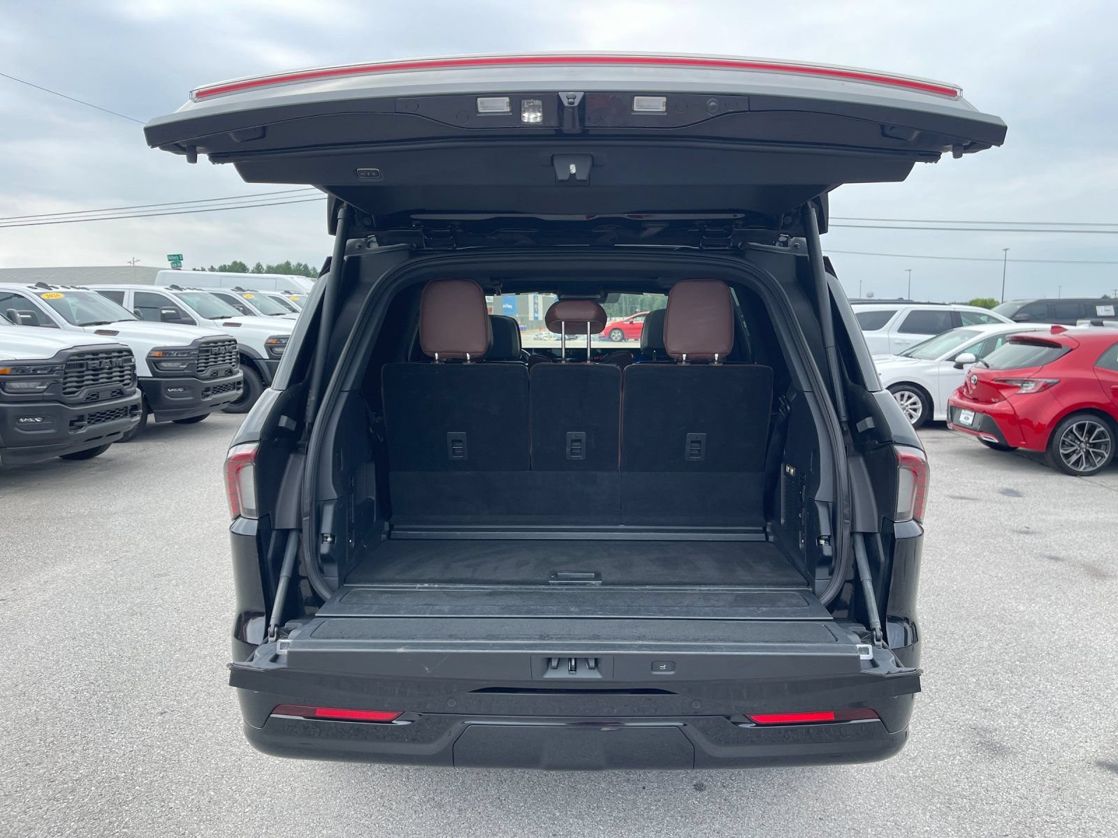 Used 2025 Lincoln Navigator Reserve AWD/4WD image 18