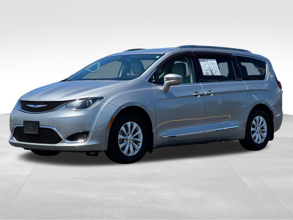 Used 2018 Chrysler Pacifica Touring-L w/ Premium Audio Group FWD image 3