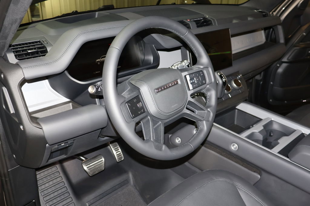 Used 2025 Land Rover Defender 130 V8 image 24