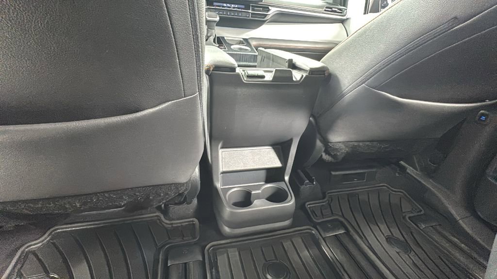Used 2023 Toyota Sienna XSE image 43