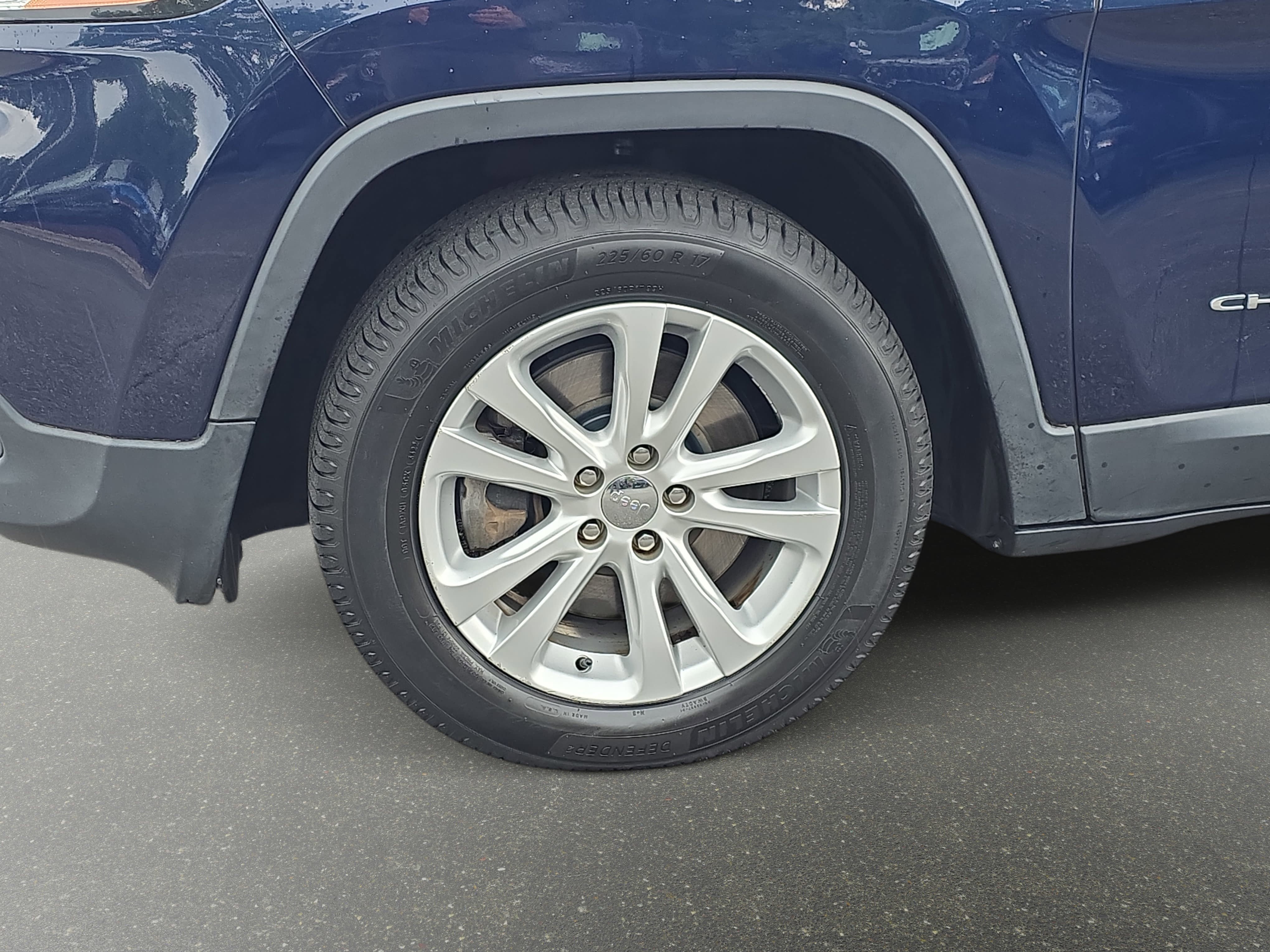 Used 2015 Jeep Cherokee Sport FWD image 29