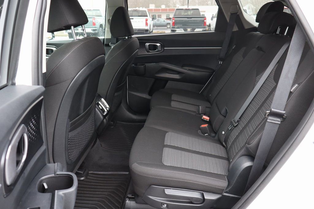 Used 2024 Kia Sorento LX image 21