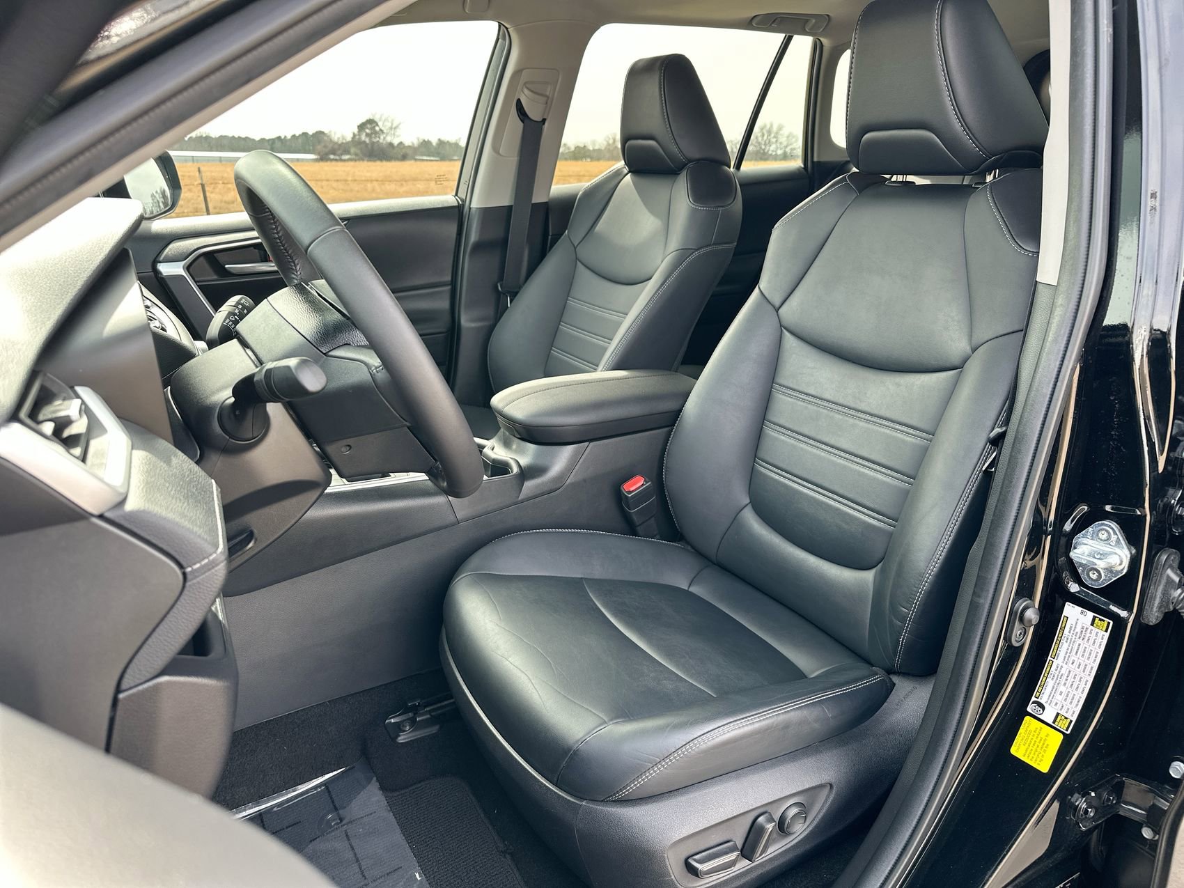 Used 2021 Toyota RAV4 XLE Premium image 11