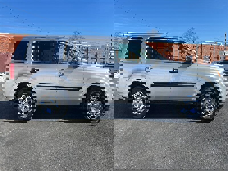 Used 2014 Honda Pilot LX image 2