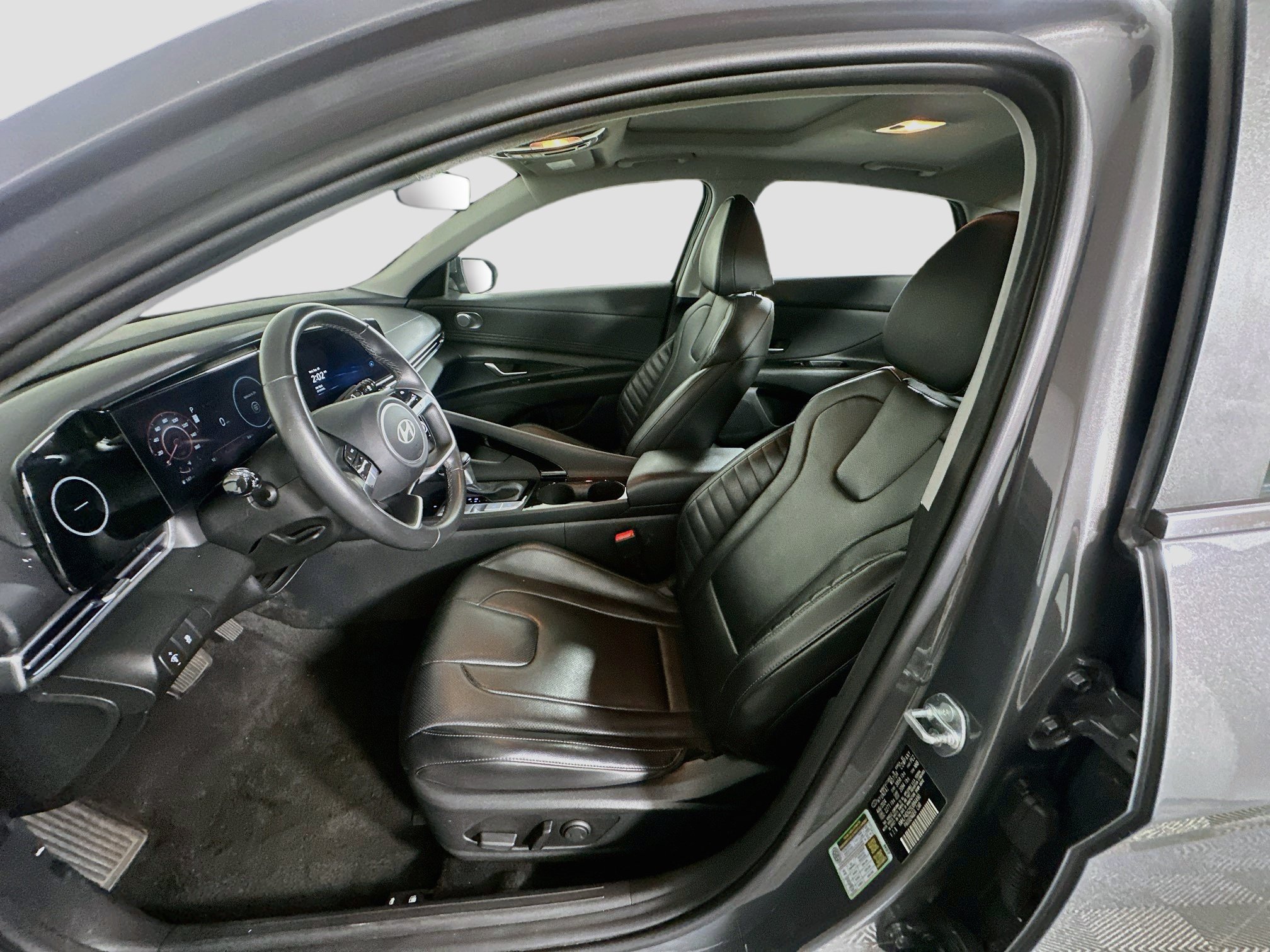 Used 2025 Hyundai Elantra Limited FWD image 13