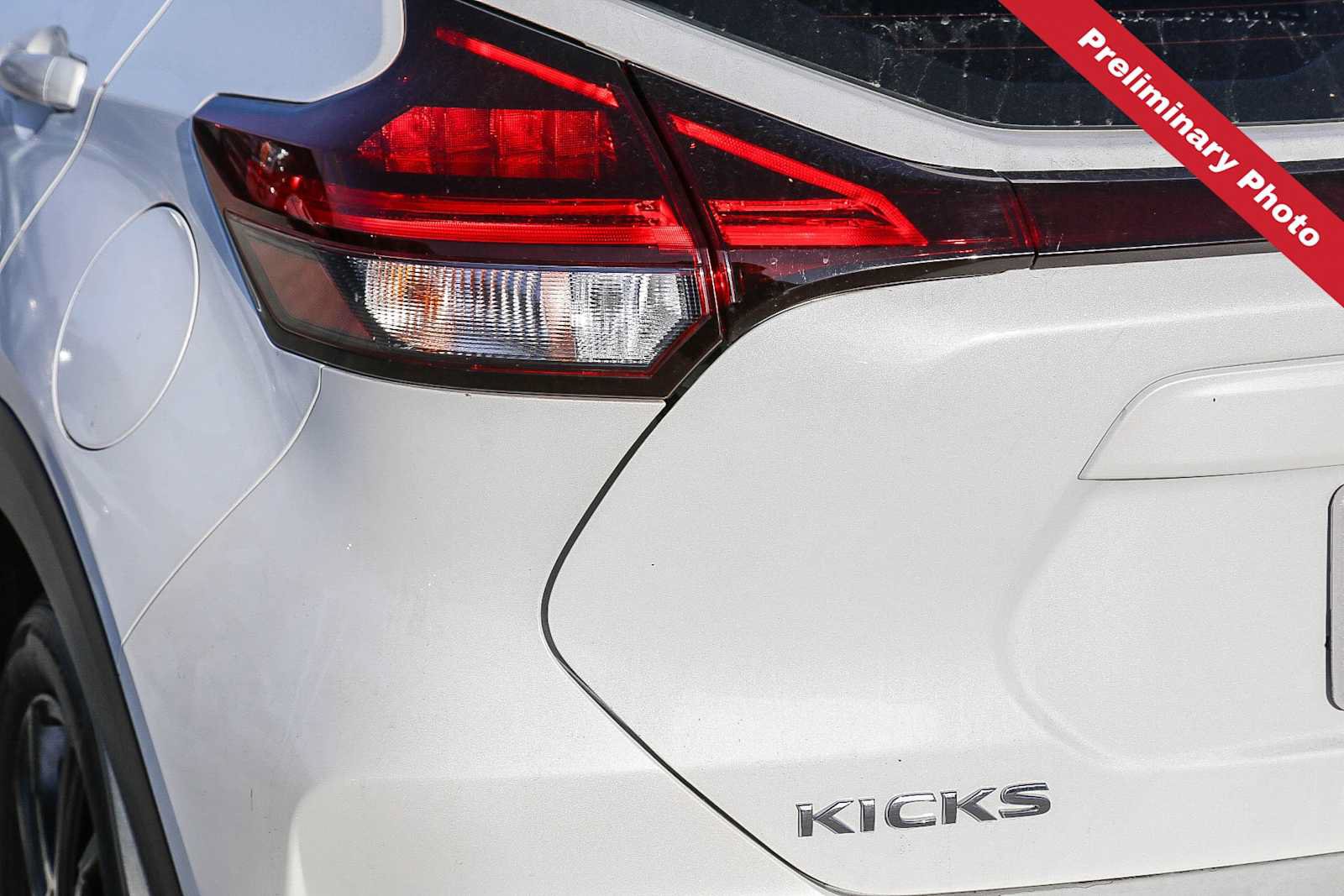 Used 2023 Nissan Kicks SR w/ SR Premium Package FWD image 9
