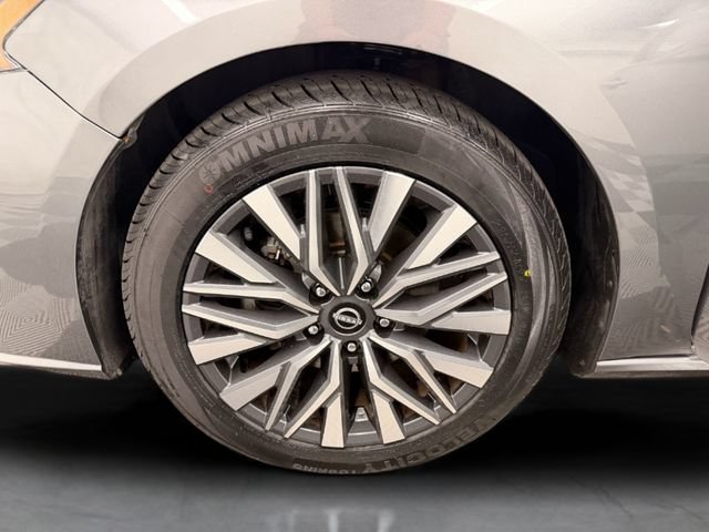 Certified 2024 Nissan Altima 2.5 SV FWD image 12