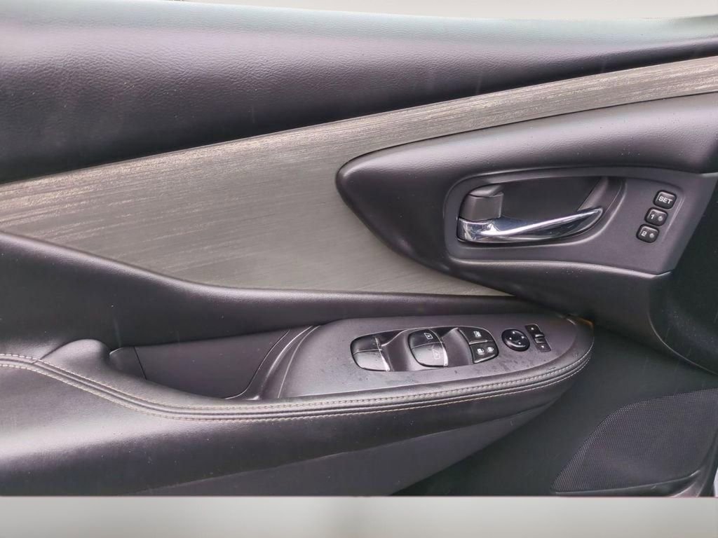 Used 2018 Nissan Murano SL w/ Moonroof Package image 11