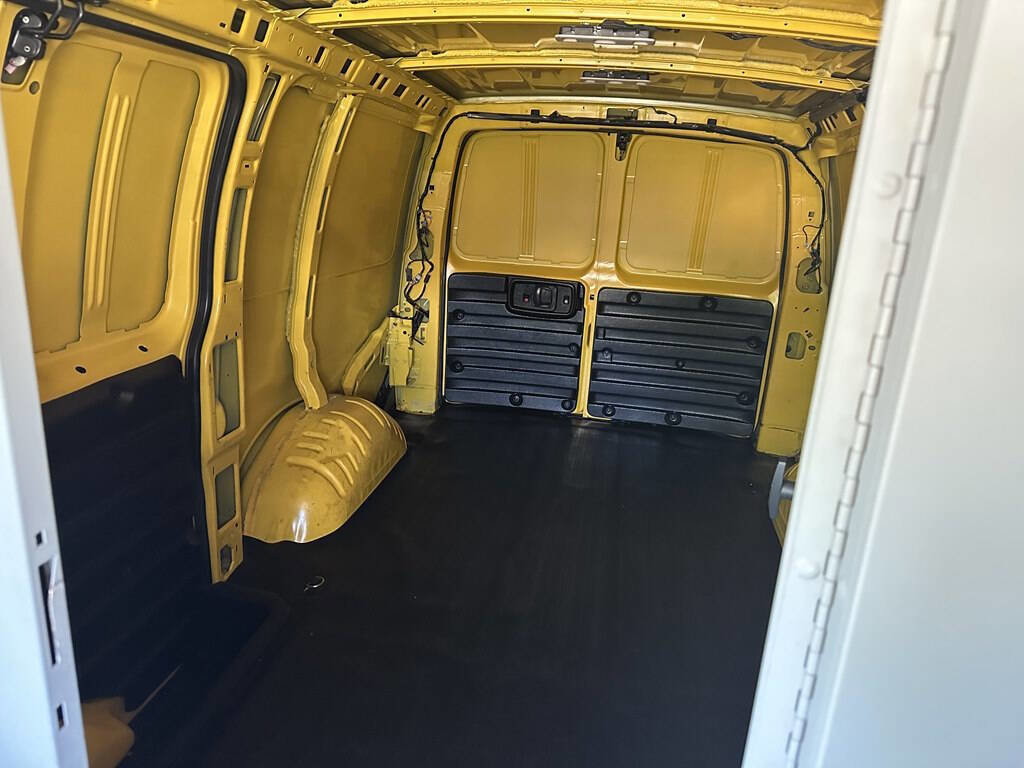 Used 2022 Chevrolet Express 2500 image 25