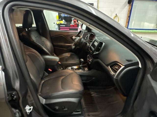 Used 2021 Jeep Cherokee Latitude Lux FWD image 31