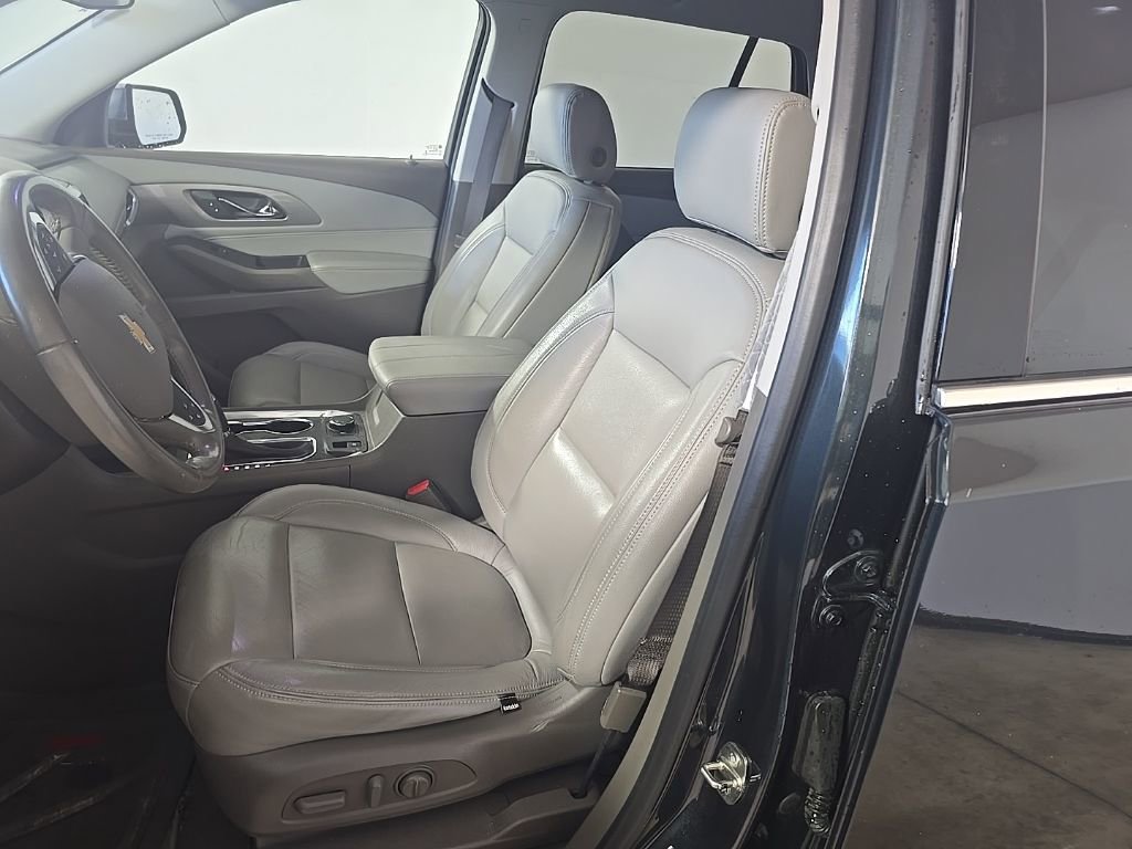 Used 2019 Chevrolet Traverse LT image 16