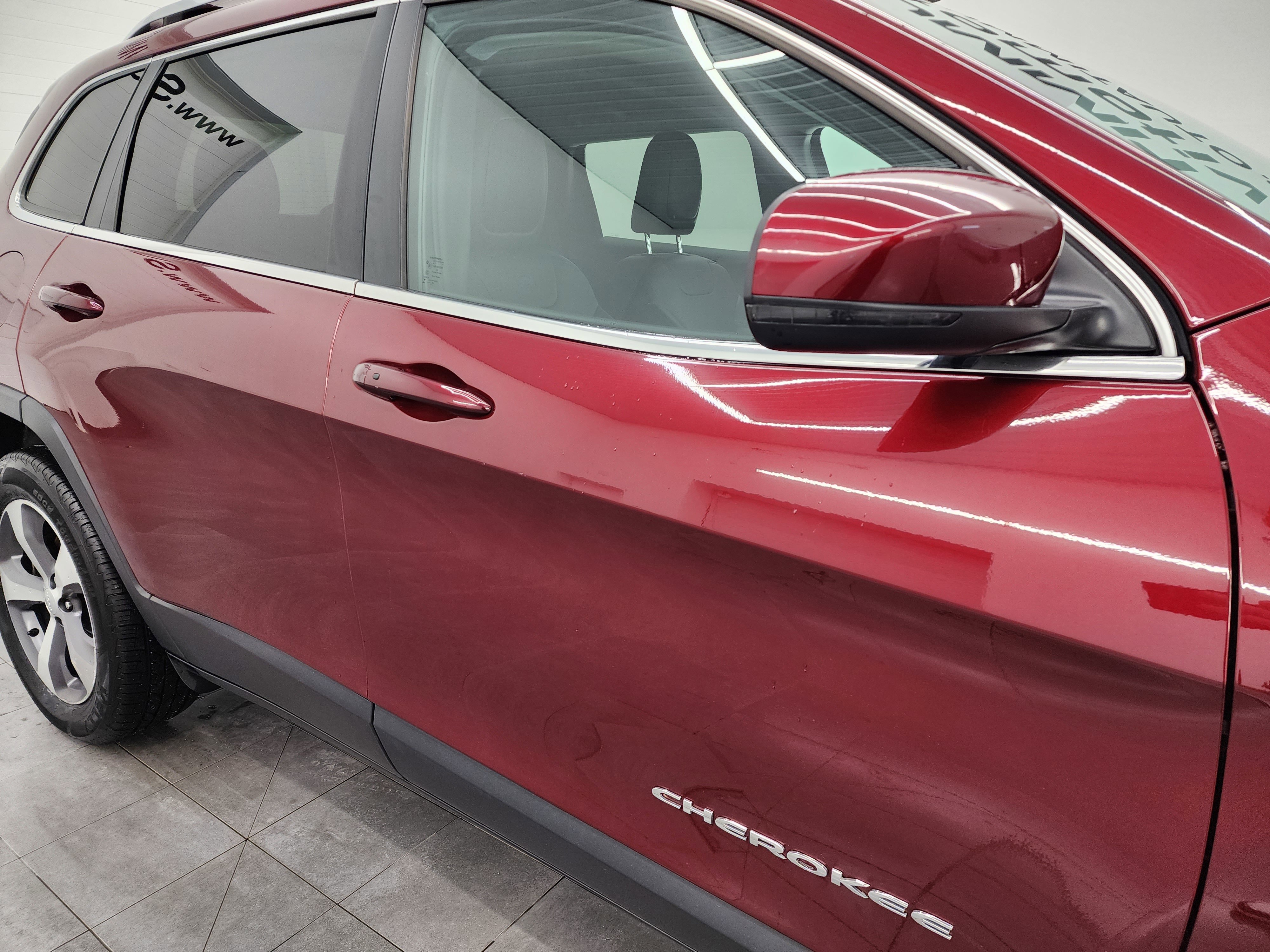 Used 2020 Jeep Cherokee Limited image 23