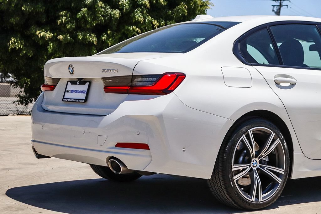 Used 2023 BMW 330i Sedan w/ Parking Assistance Package RWD image 11