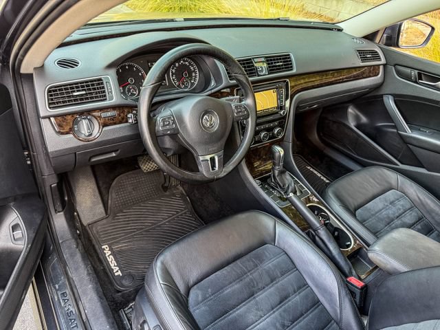Used 2015 Volkswagen Passat 1.8T SEL Premium FWD image 25