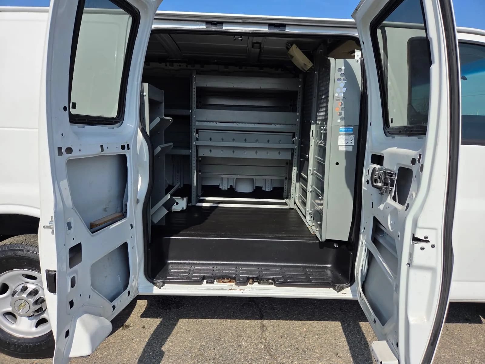 Used 2014 Chevrolet Express 2500 RWD image 14