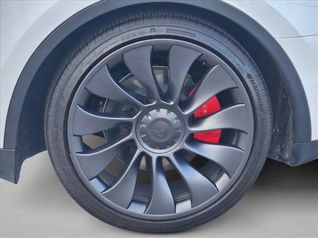 Used 2024 Tesla Model Y Performance image 4