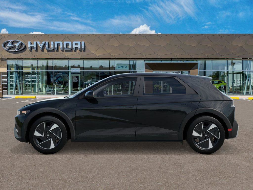New 2025 Hyundai Ioniq 5 SE image 3