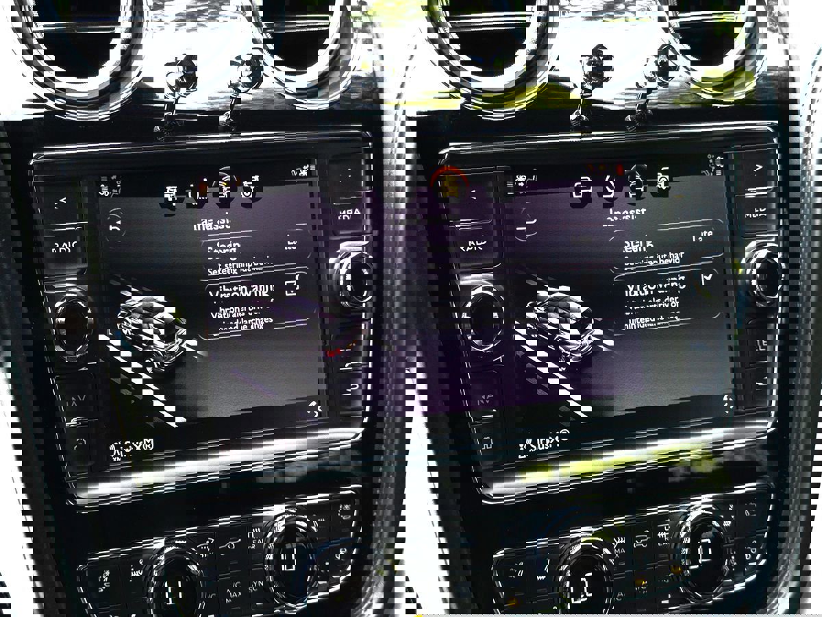 Used 2020 Bentley Bentayga Design Series image 54