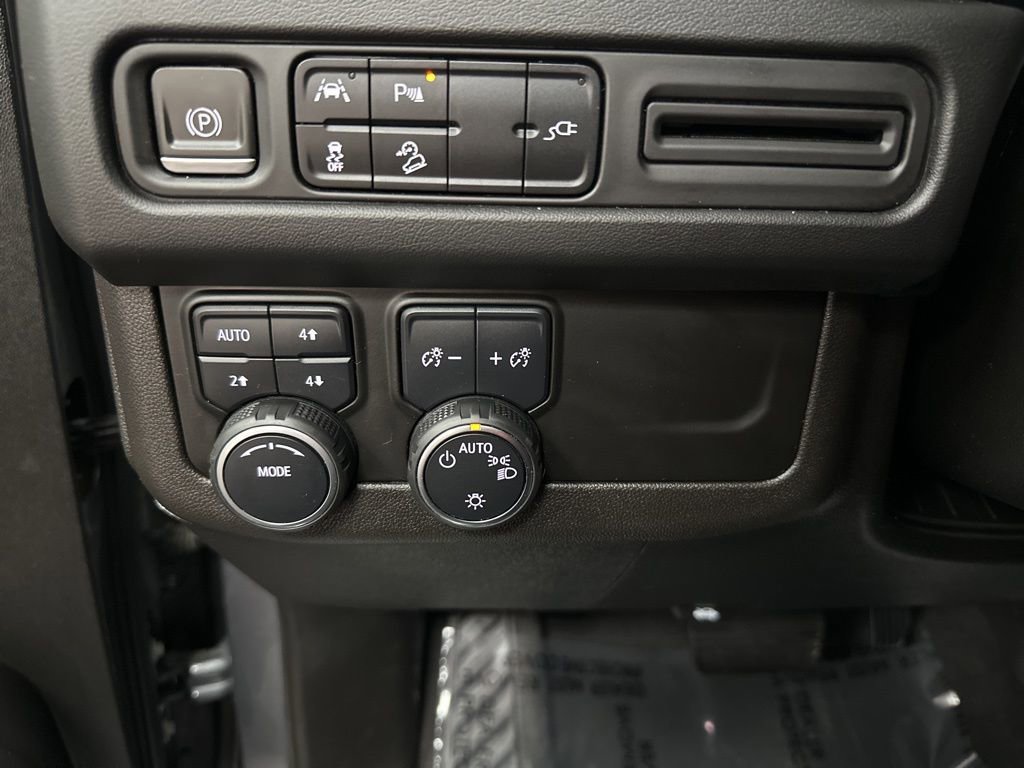 Used 2022 Chevrolet Tahoe Premier AWD/4WD image 34