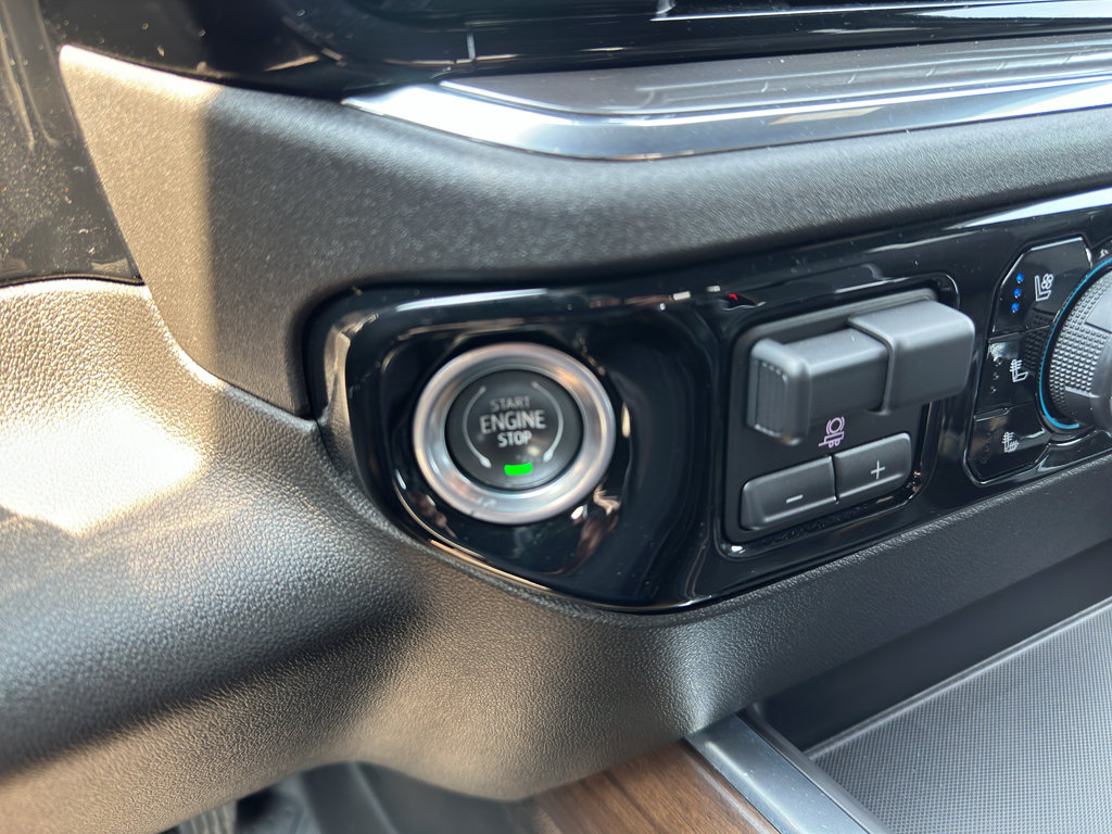 Used 2023 Chevrolet Silverado 1500 High Country w/ Technology Package AWD/4WD image 30