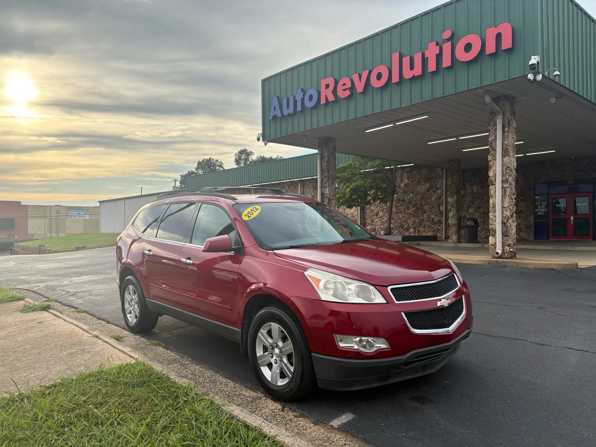 Used 2012 Chevrolet Traverse LT FWD image 1