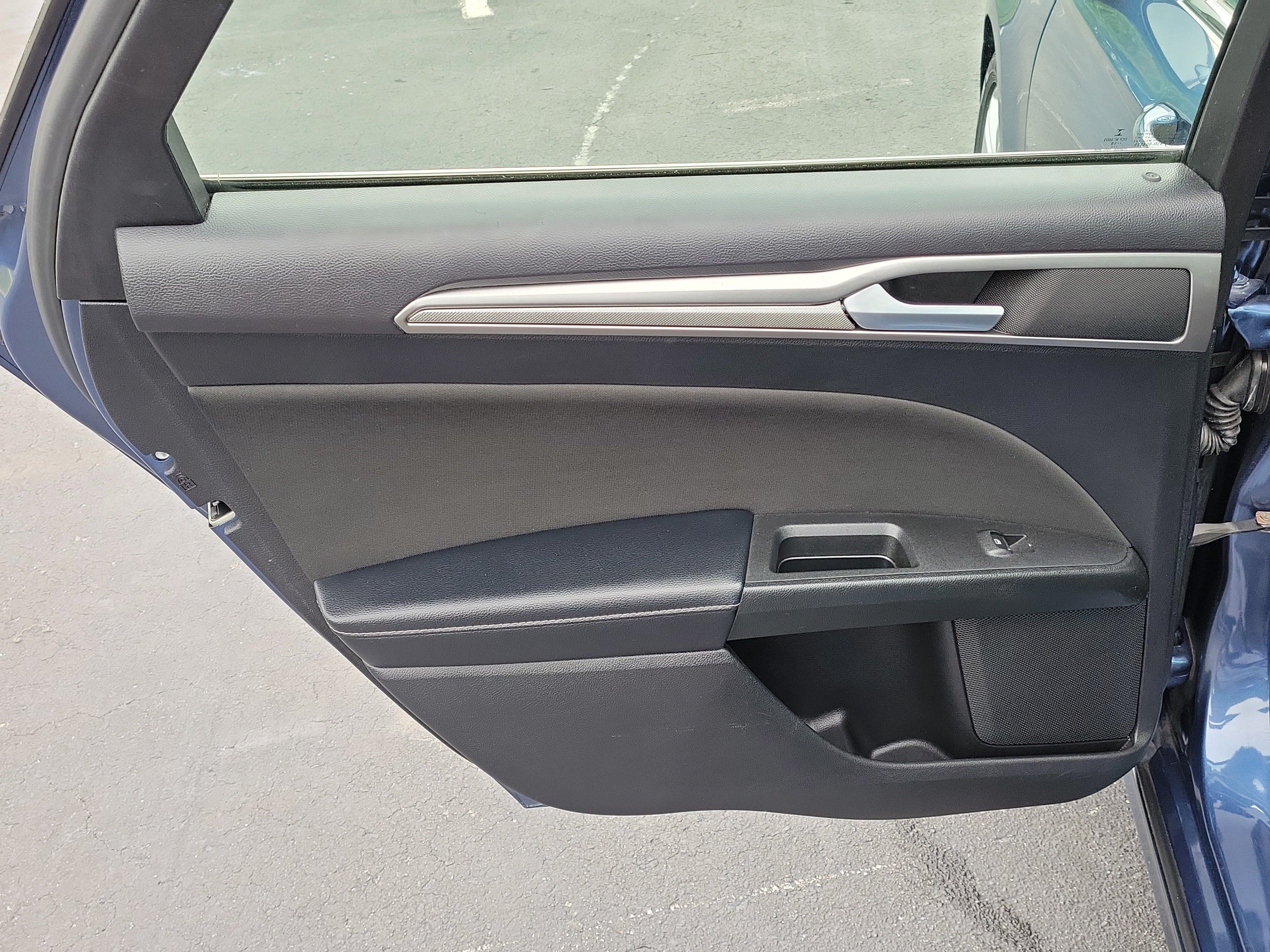 Used 2018 Ford Fusion SE FWD image 9