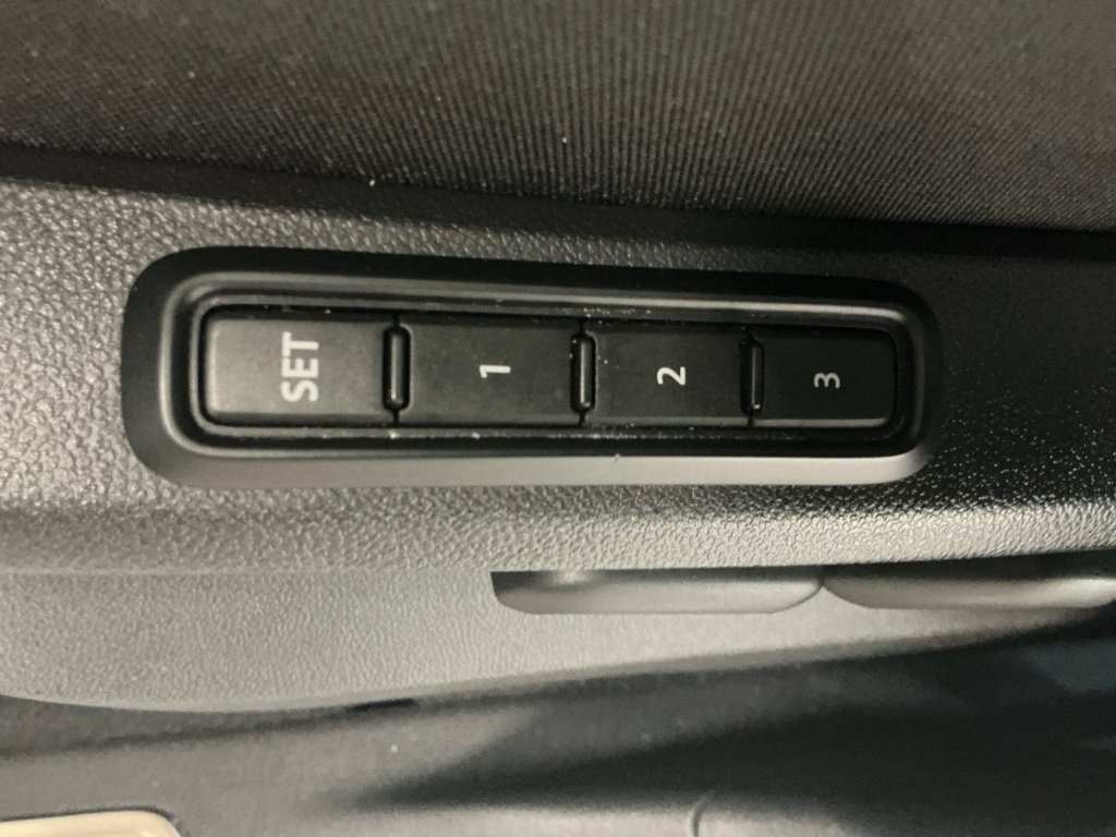 Used 2024 Volkswagen Atlas Cross Sport SEL R-Line AWD/4WD image 23