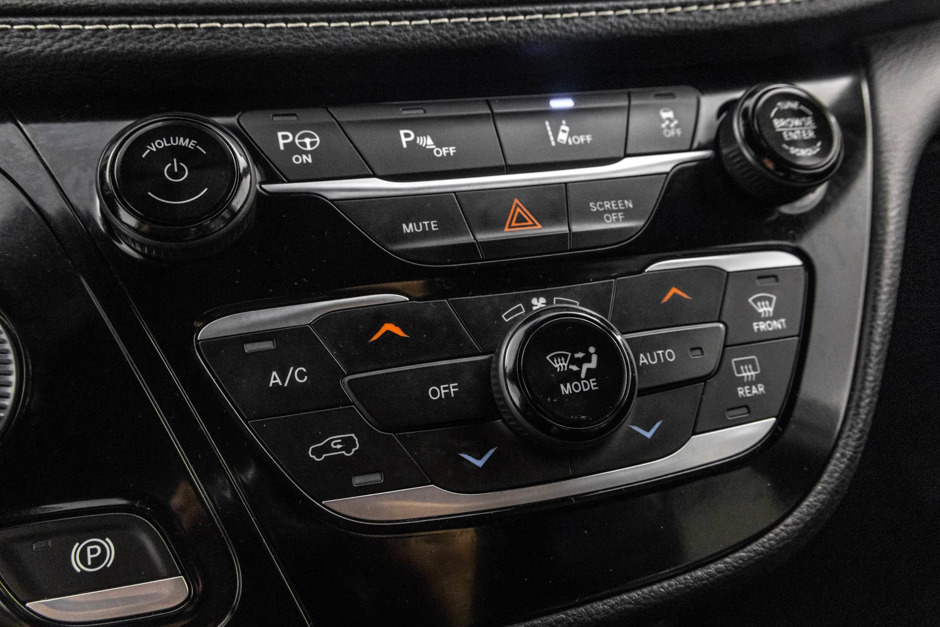 Used 2022 Chrysler Pacifica Touring-L w/ Uconnect Theater Family Group FWD image 34