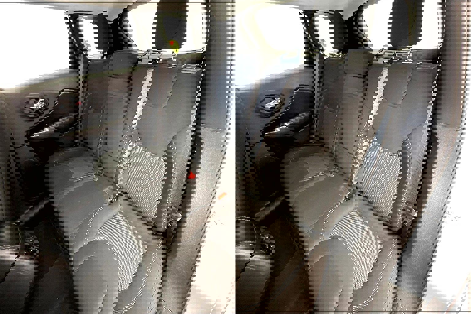 Used 2019 Jeep Cherokee Latitude w/ Popular Appearance Group image 19