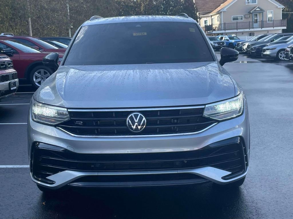 Used 2023 Volkswagen Tiguan SE R-Line image 2