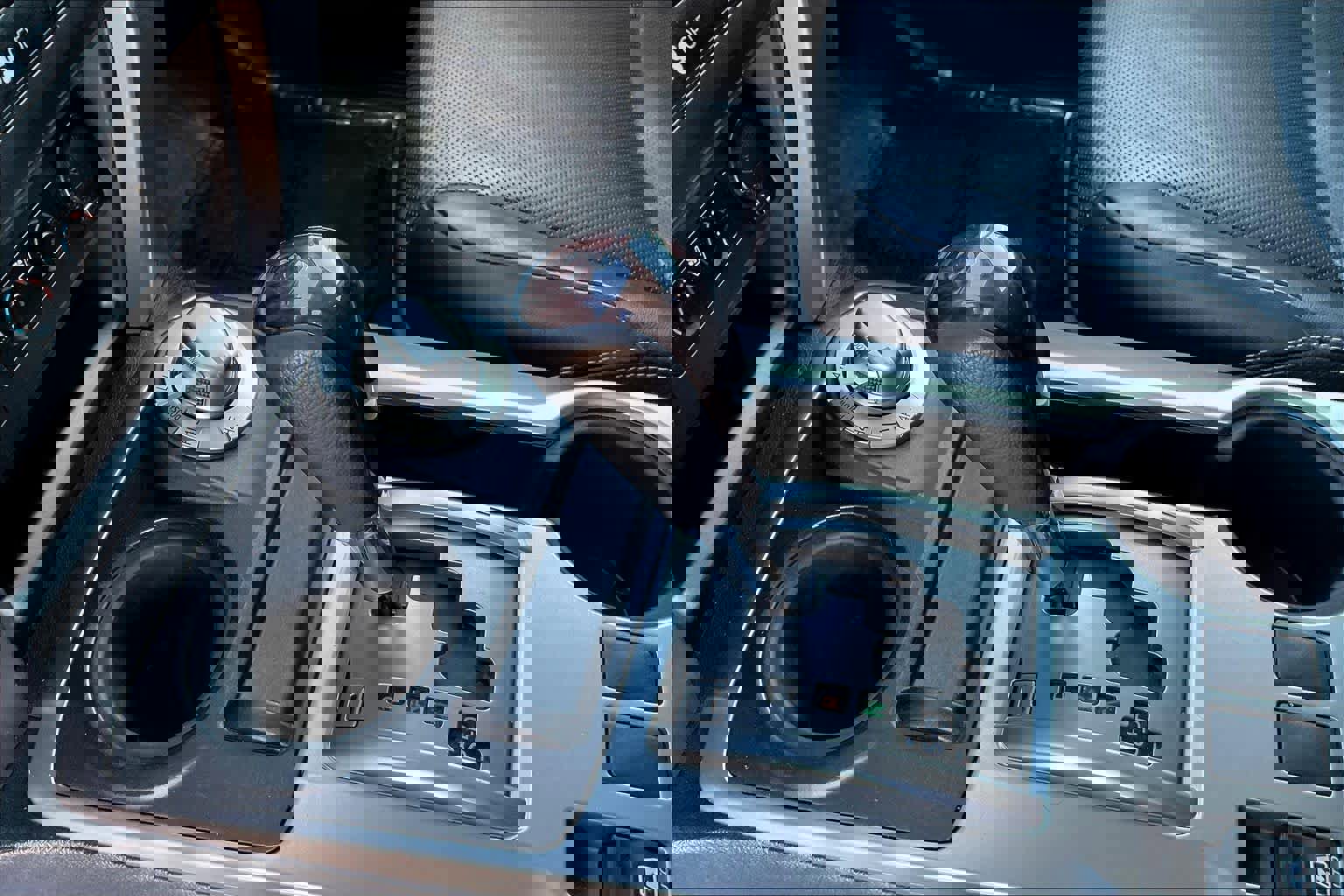 Used 2018 Toyota 4Runner Limited AWD/4WD image 17