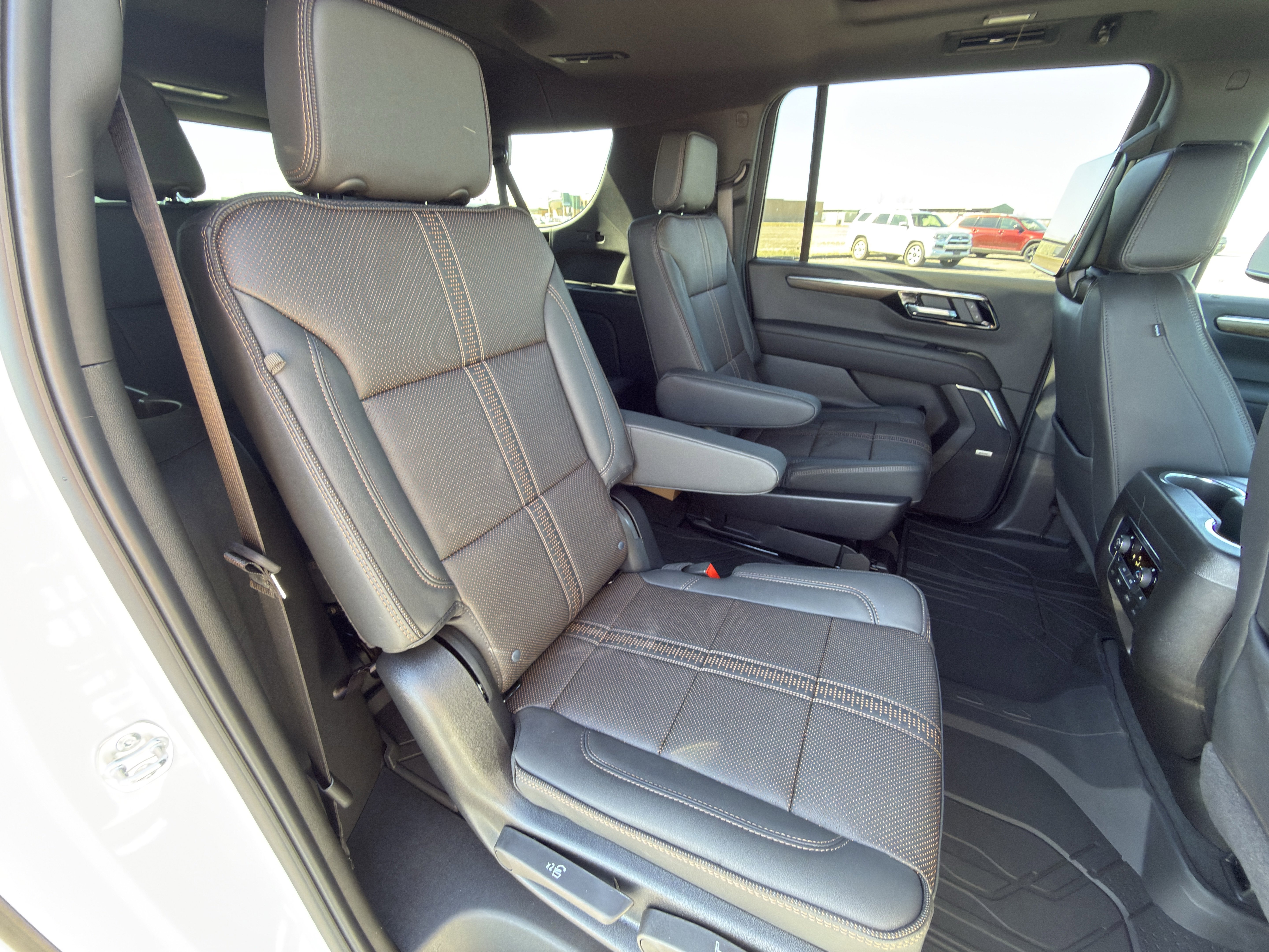 New 2026 Chevrolet Suburban High Country image 15