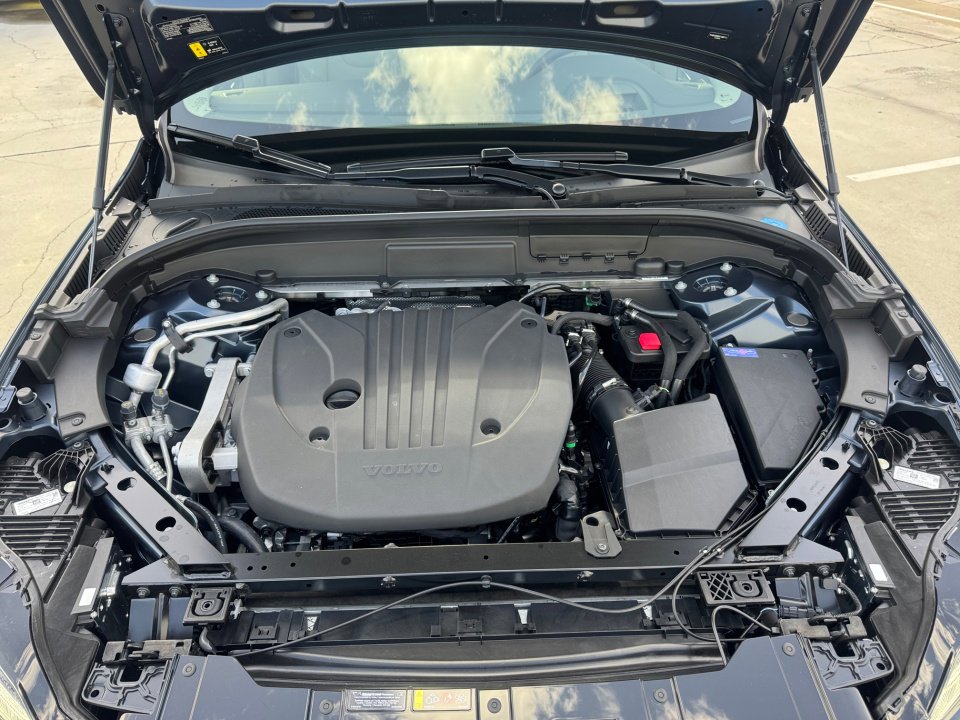 New 2025 Volvo XC60 B5 Ultra w/ Protection Package Premier image 16