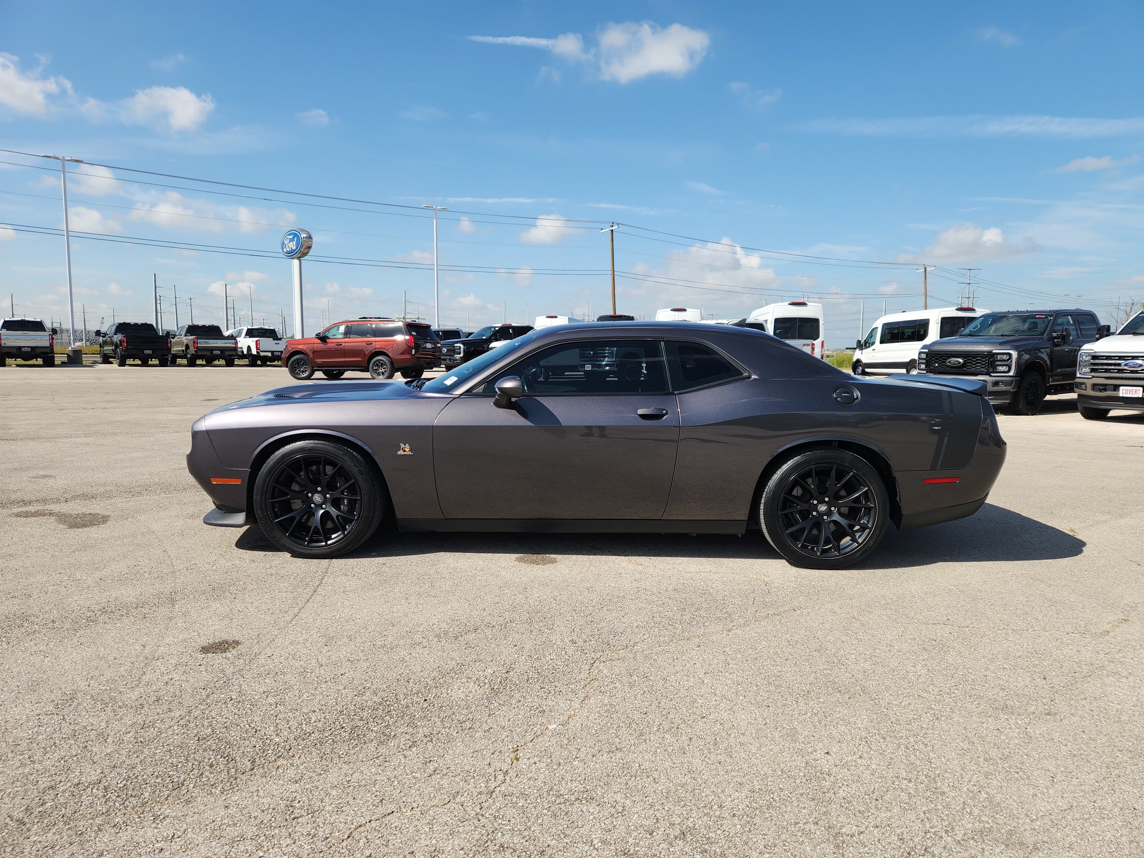 Used 2017 Dodge Challenger R/T Scat Pack w/ Dynamics Package RWD image 4