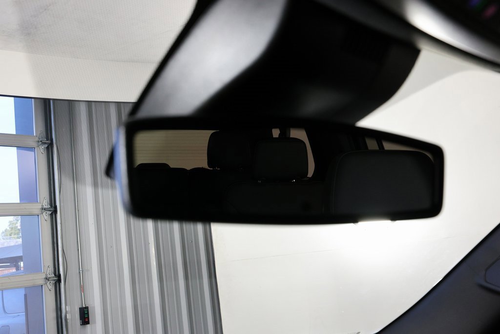 Used 2025 Chevrolet Suburban Z71 w/ Comfort Package image 28