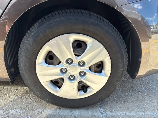 Used 2017 Kia Forte LX FWD image 6