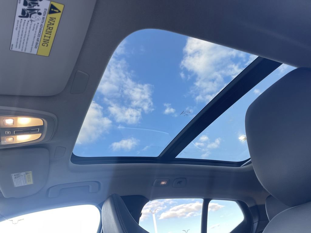 Used 2024 Volvo XC40 B5 Plus image 14