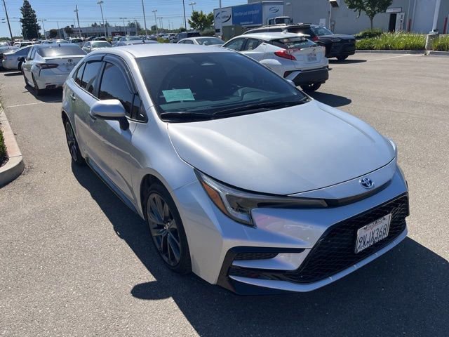 Used 2025 Toyota Corolla SE AWD/4WD image 3