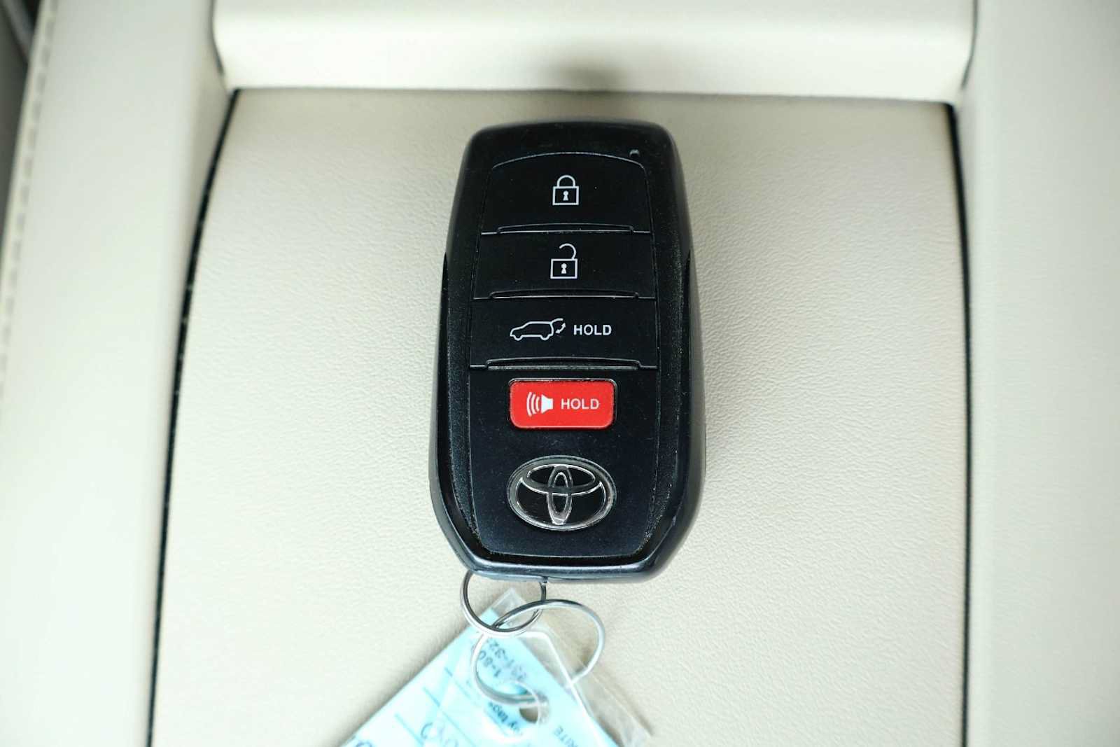 Used 2024 Toyota Highlander Limited FWD image 20