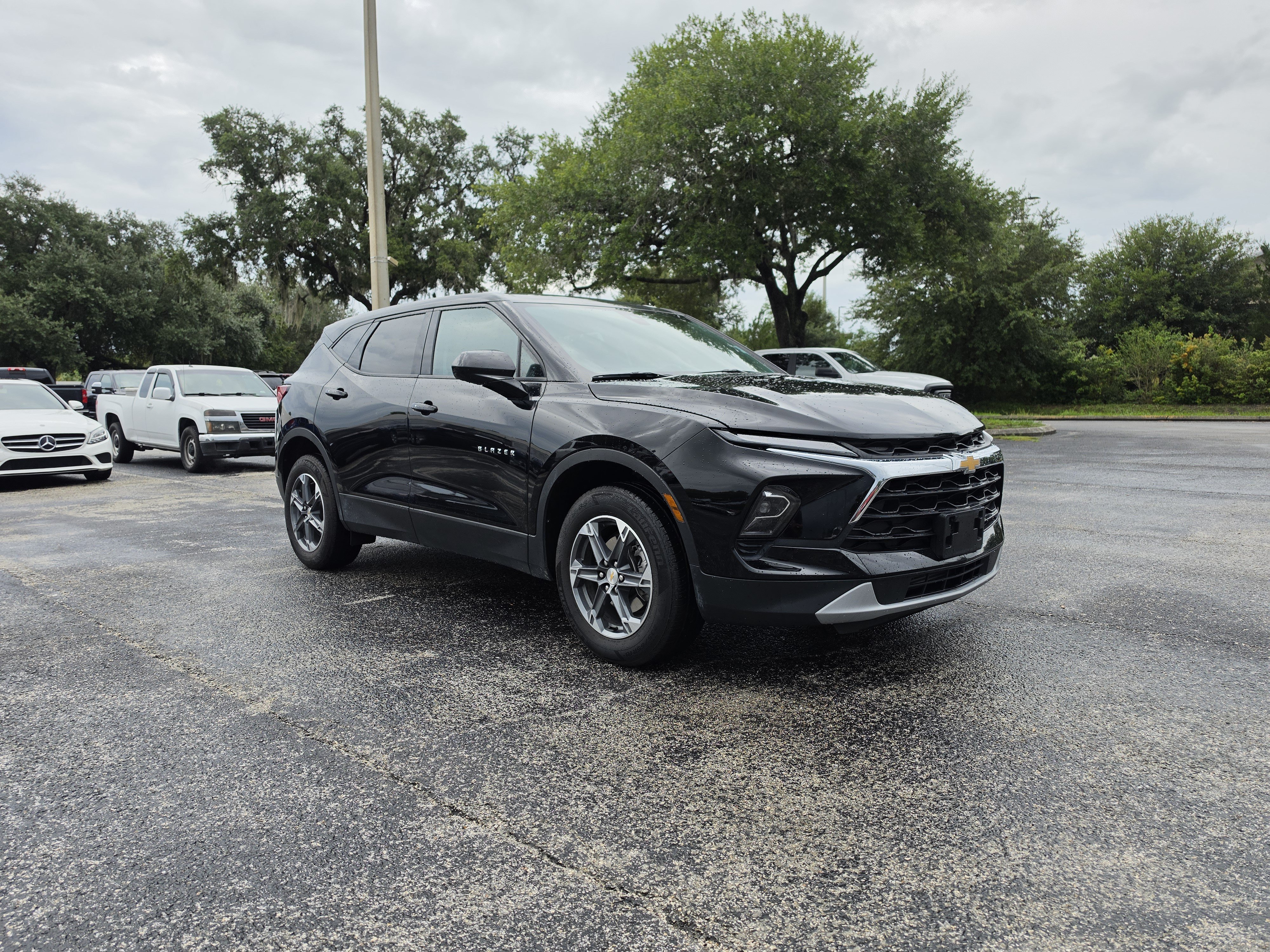 Used 2025 Chevrolet Blazer LT FWD image 1