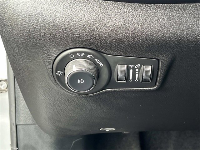 Used 2024 Jeep Compass Limited w/ Mopar Graphics Package image 28