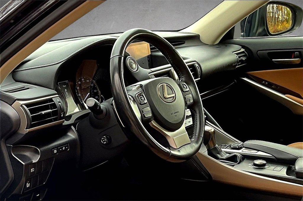 Used 2018 Lexus IS 300 AWD image 16
