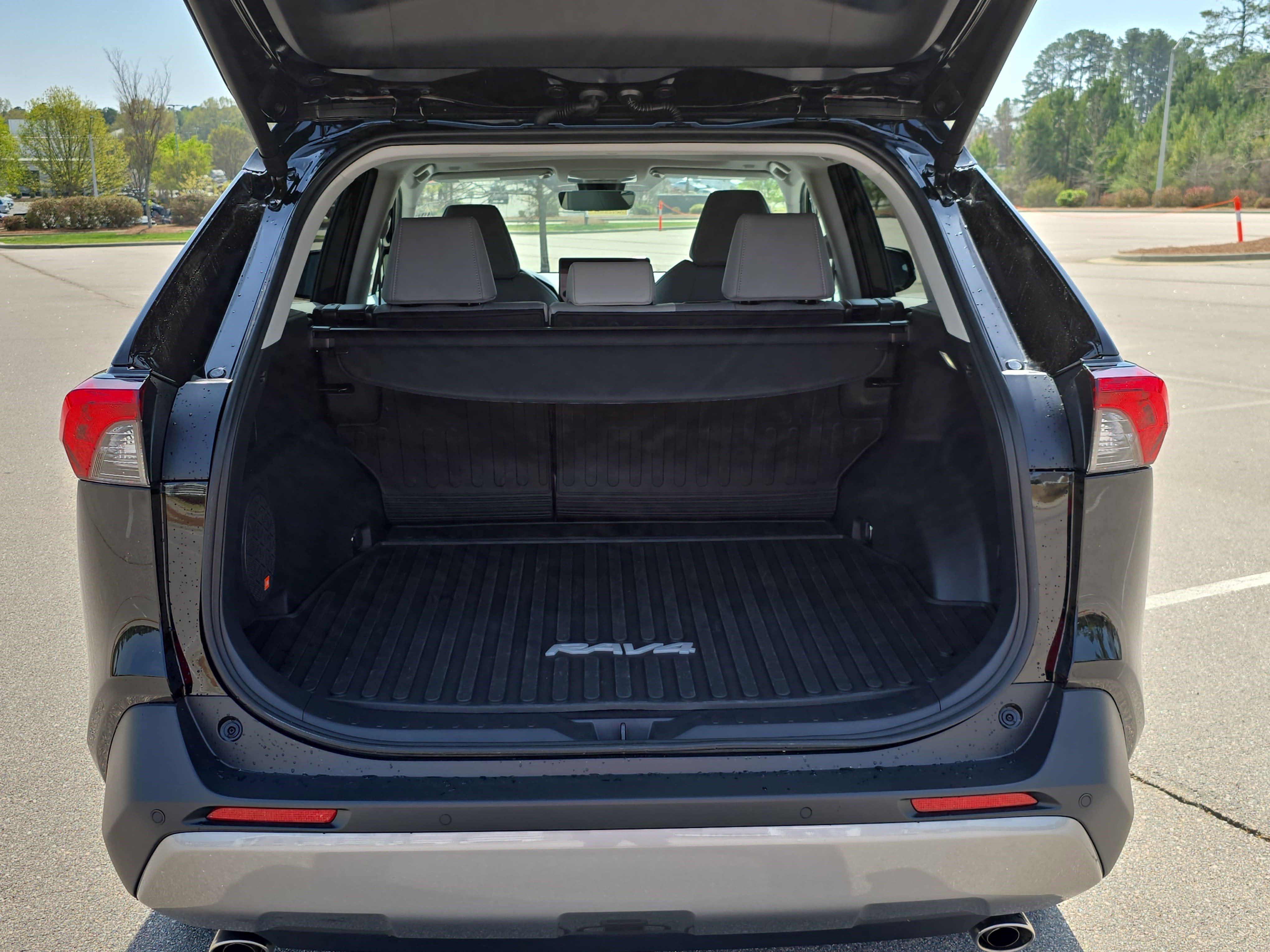 Used 2025 Toyota RAV4 Limited image 13