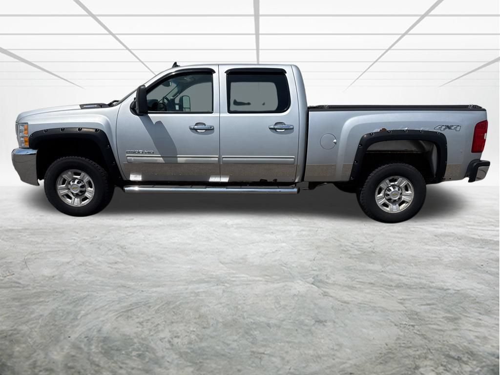 Used 2010 Chevrolet Silverado 2500 LT w/ Exterior Plus Package AWD/4WD image 3