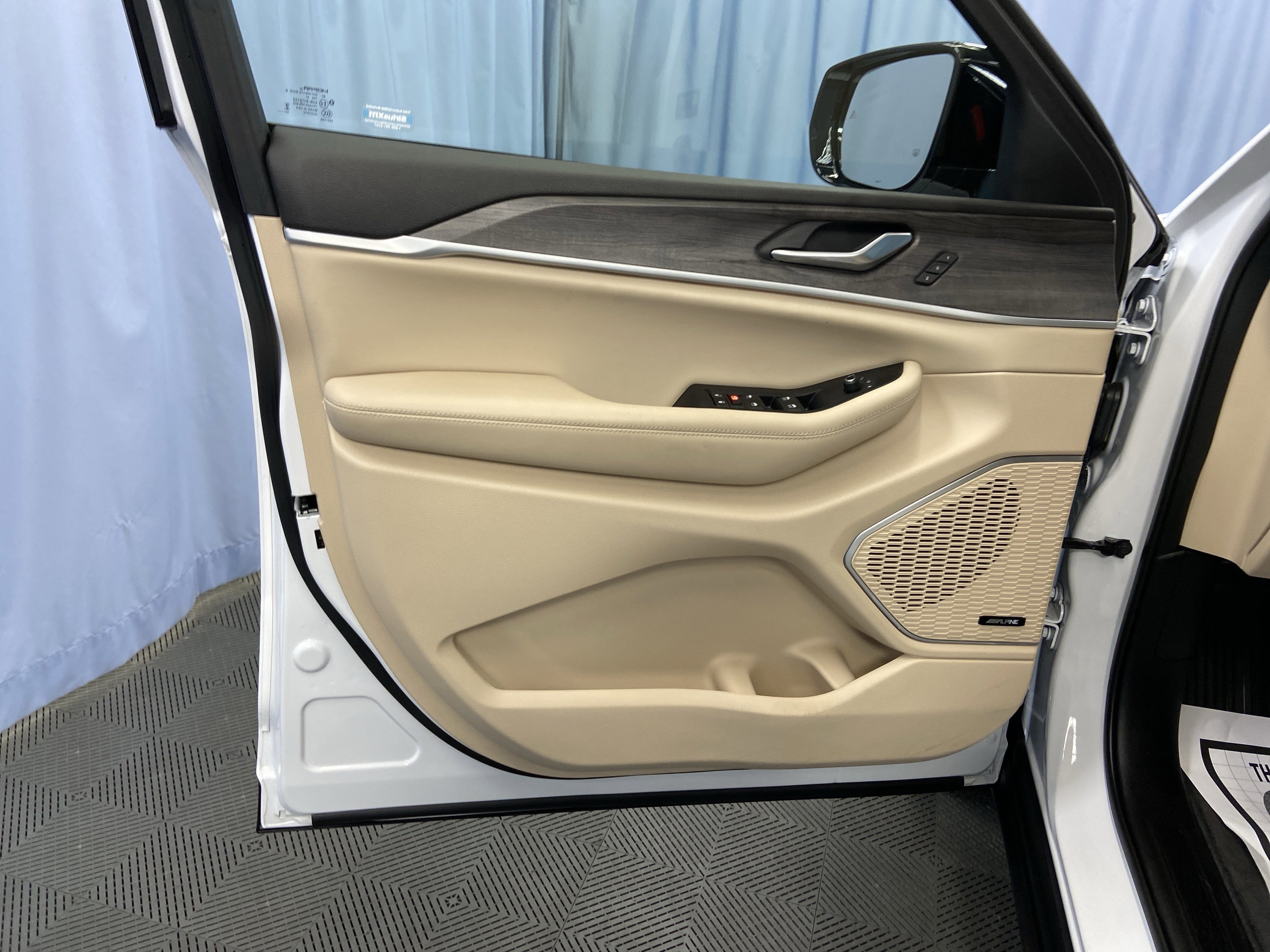 Used 2023 Jeep Grand Cherokee 4WD 4xe image 11