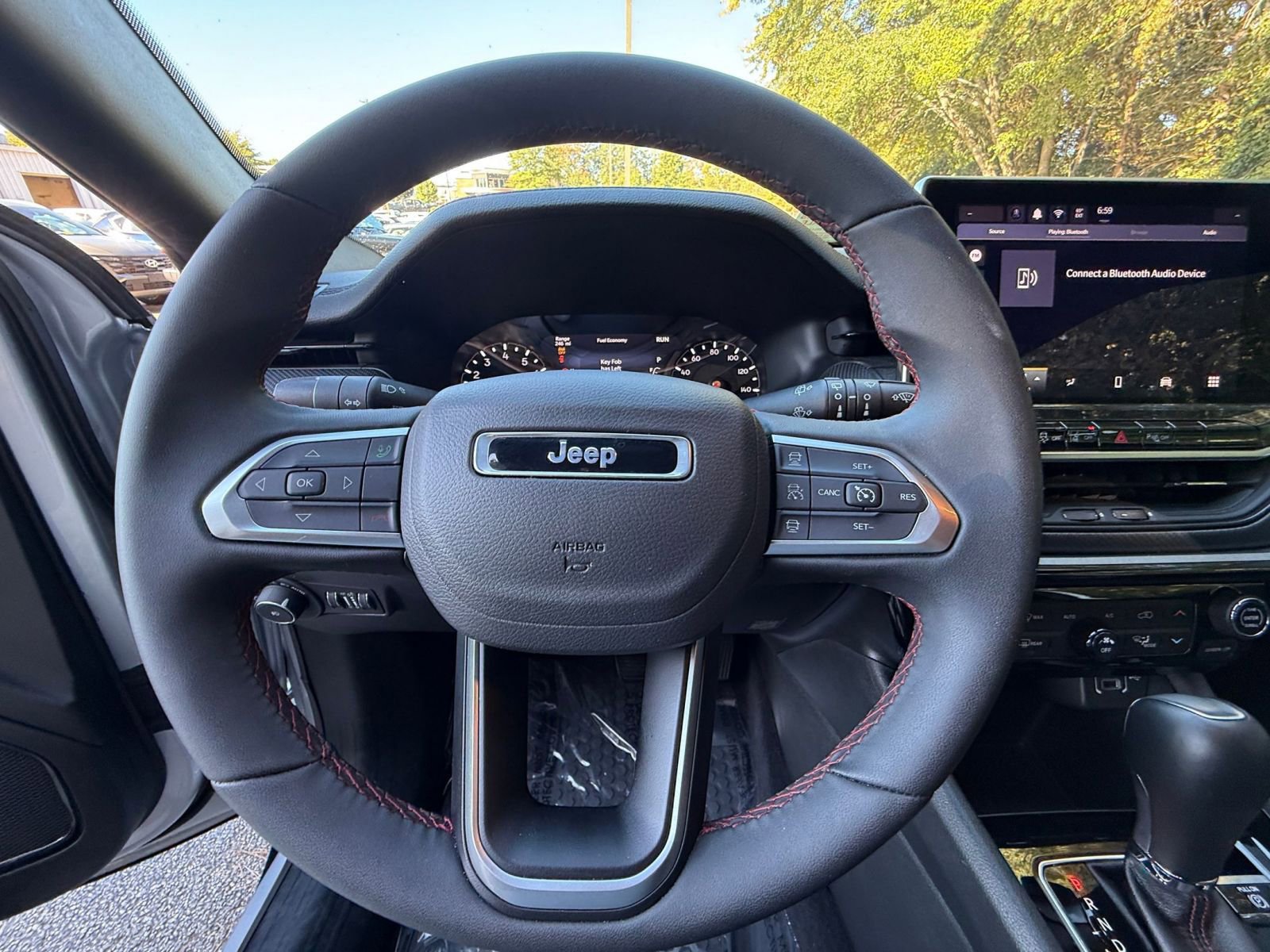 Used 2025 Jeep Compass Trailhawk image 28