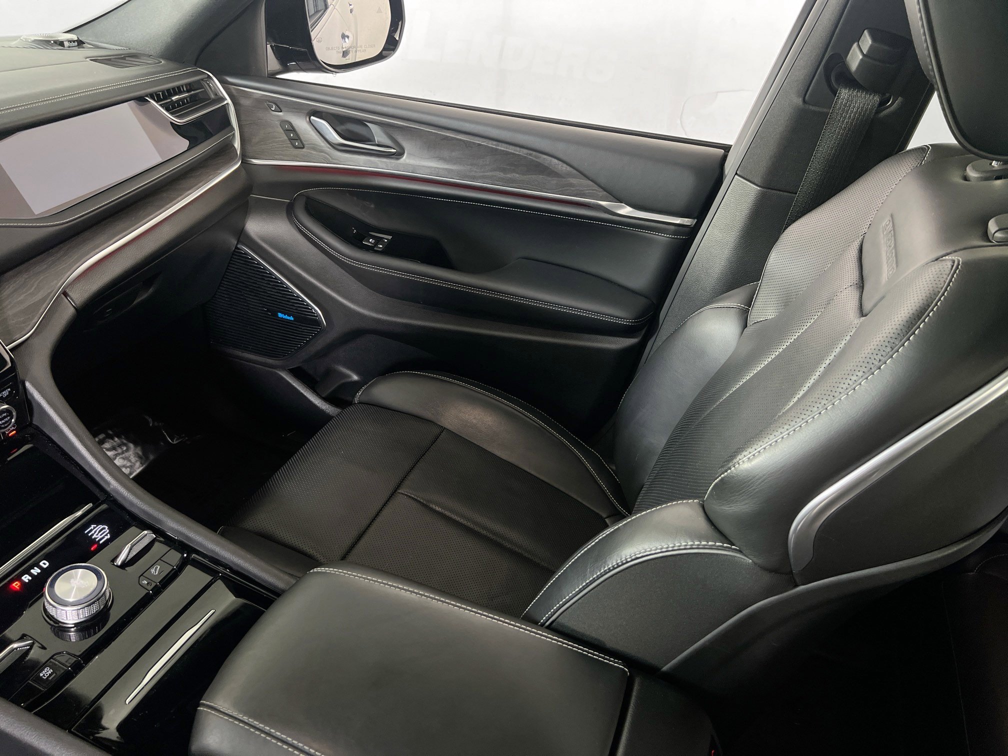 Used 2022 Jeep Grand Cherokee Overland w/ Adv Protech Group III image 25