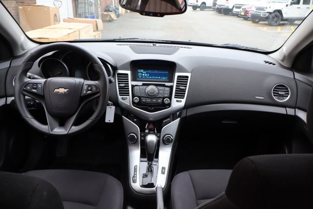 Used 2015 Chevrolet Cruze LT image 30