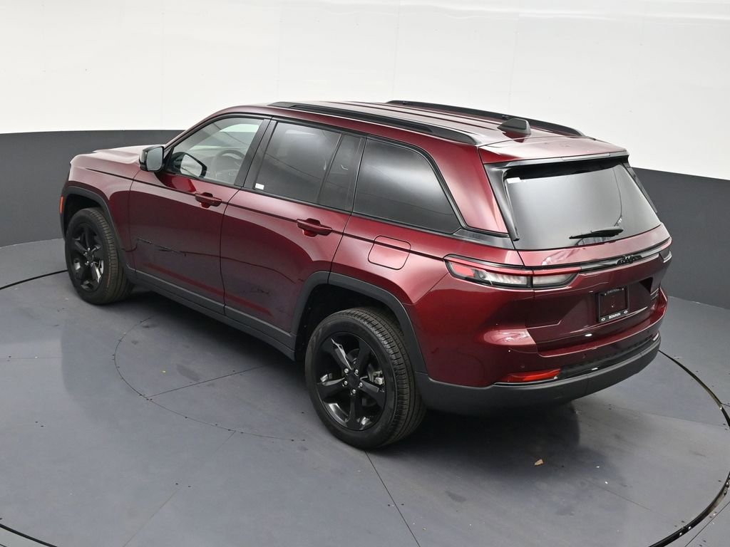 Used 2025 Jeep Grand Cherokee Limited w/ Black Appearance Package image 15