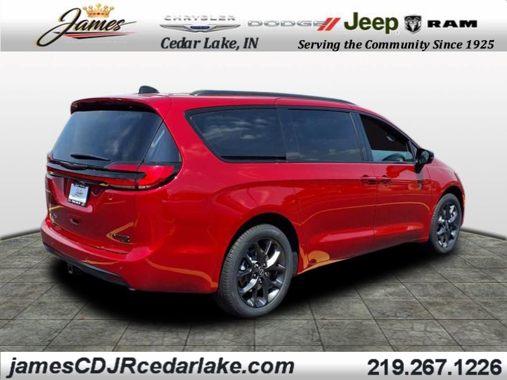 New 2026 Chrysler Pacifica Limited image 4